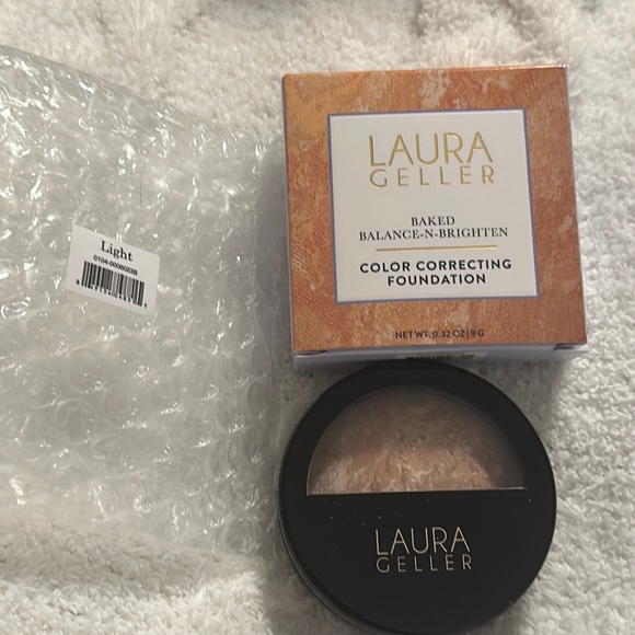 Laura Geller Other - Laura Geller baked balance-N-Brighten color correcting foundation (light) NEW!